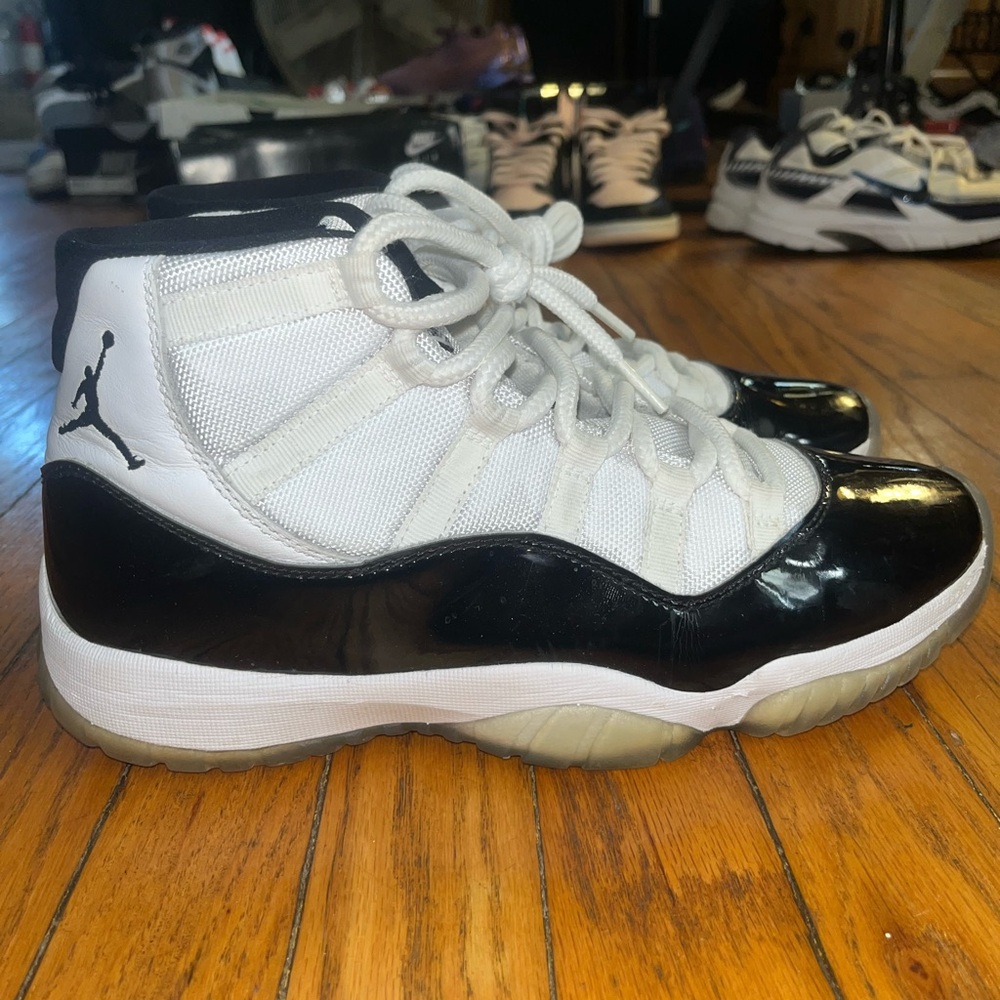 Size 9.5M (2018) Jordan 11 Concords - Pre Owned, No Box
